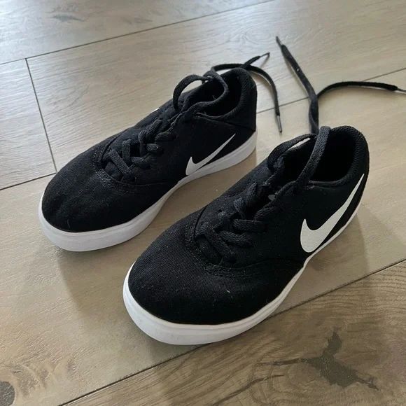 Nike never worn , new , but without box Nike | Shoes | Nike Saki Brand New Never Worn Size 8 Men No  main image 4